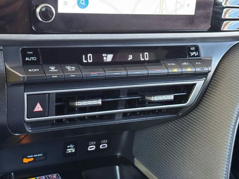 Used 2025 Toyota Camry SE FWD image 22