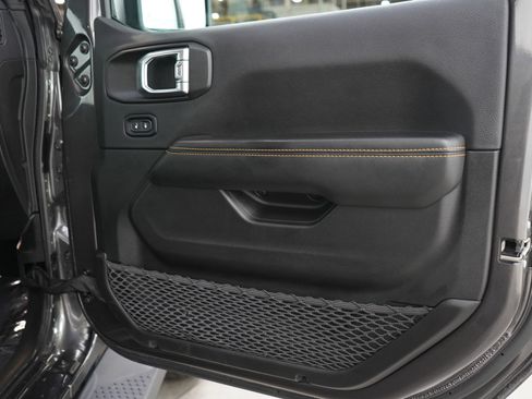 Used 2025 Jeep Wrangler Unlimited Sahara AWD/4WD image 9