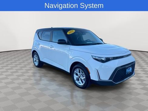 Certified 2025 Kia Soul S image 2