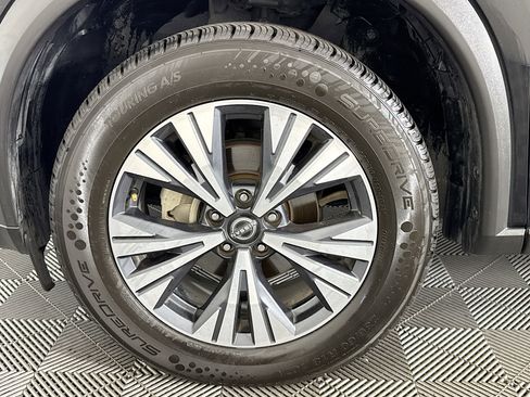 Used 2022 Nissan Rogue SV FWD image 37