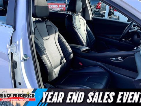 Used 2025 Hyundai Elantra Limited image 7