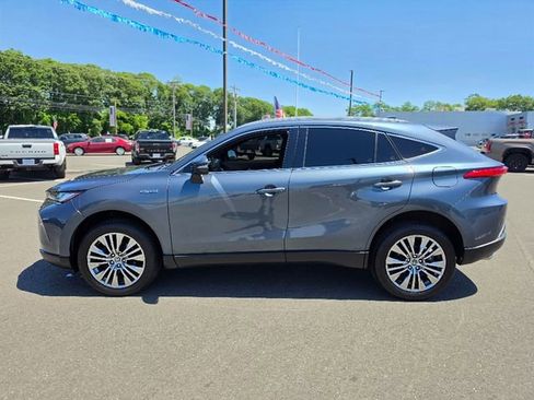 Used 2021 Toyota Venza XLE w/ Softex Package AWD/4WD image 4