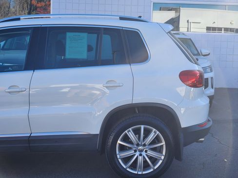 Used 2016 Volkswagen Tiguan SE image 3