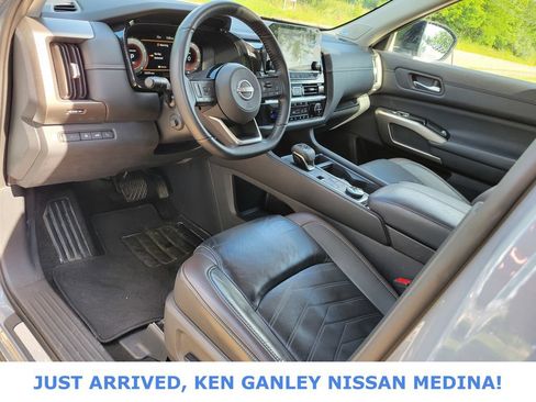 Used 2023 Nissan Pathfinder Platinum AWD/4WD image 9