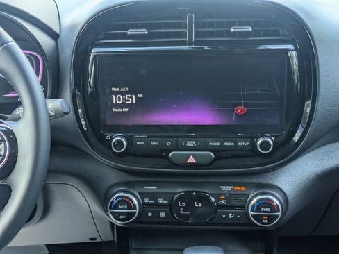 Used 2024 Kia Soul EX w/ Option Group 015 FWD image 16