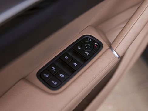 Certified 2023 Porsche Cayenne Platinum Edition AWD/4WD image 30