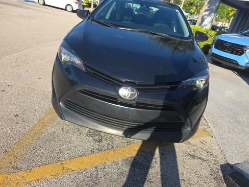 Used 2017 Toyota Corolla LE FWD image 2