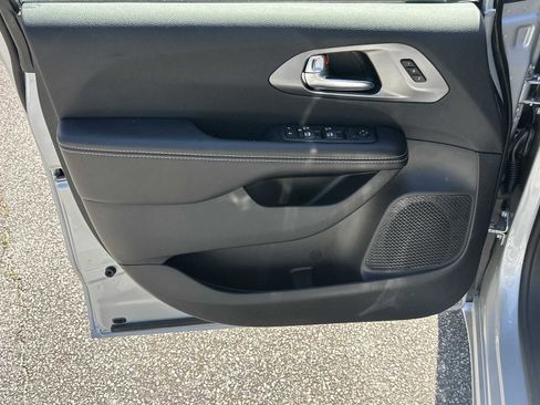 New 2026 Chrysler Pacifica Select FWD image 10