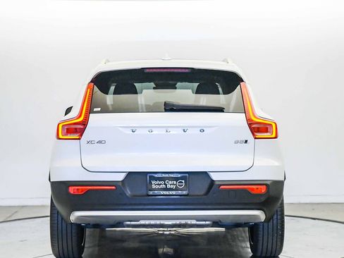 Certified 2023 Volvo XC40 B5 Plus w/ Driver Assist Package AWD/4WD image 3