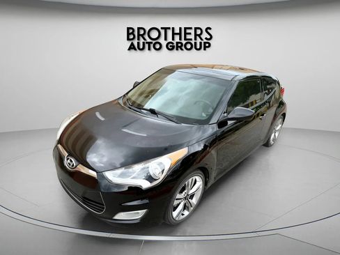 Used 2013 Hyundai Veloster w/ Style Pkg image 6