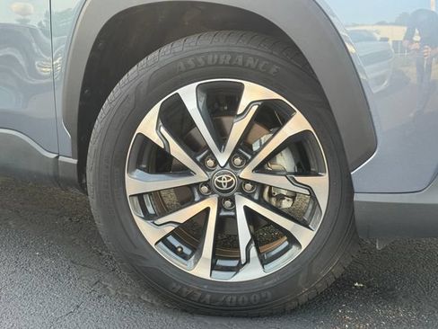 Used 2025 Toyota Corolla Cross XLE FWD image 2