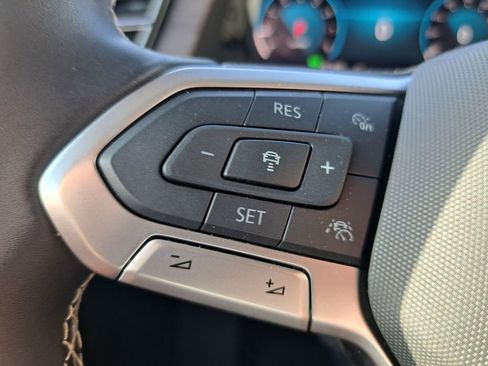 Used 2025 Volkswagen Atlas SEL image 13