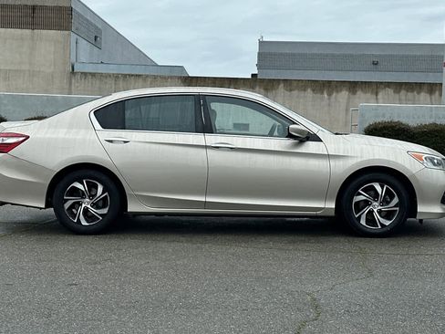 Used 2017 Honda Accord LX image 6