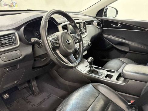 Used 2017 Kia Sorento LX w/ LX Convenience Package image 12
