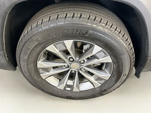 Used 2025 Chevrolet Equinox LT image 11