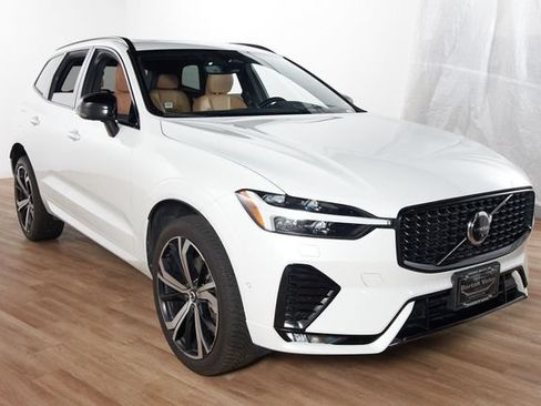 Used 2024 Volvo XC60 B5 Ultimate w/ Protection Package Premier AWD/4WD image 3