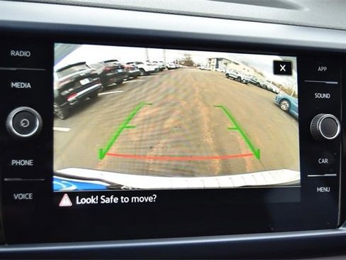 Used 2023 Volkswagen Taos SE w/ Panoramic Sunroof Package image 12