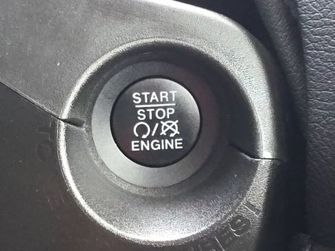 Used 2022 Jeep Renegade Latitude AWD/4WD image 30