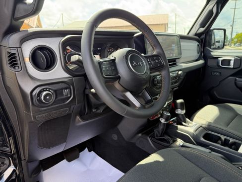 Used 2024 Jeep Wrangler Unlimited Sport AWD/4WD image 18
