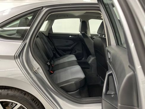 Used 2026 Volkswagen Jetta SE FWD image 10