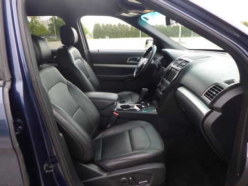 Used 2016 Ford Explorer XLT w/ Equipment Group 202A FWD image 16