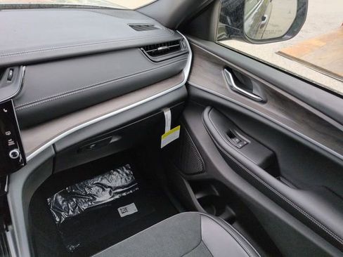 New 2026 Jeep Grand Cherokee L 2WD image 17