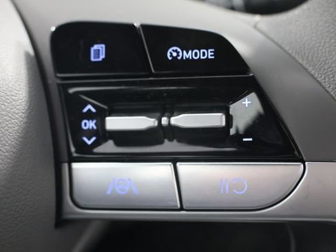 Used 2023 Hyundai Elantra SEL w/ Winter Weather Package FWD image 12