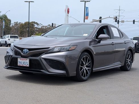 Used 2023 Toyota Camry SE w/ Cold Weather Package FWD image 11