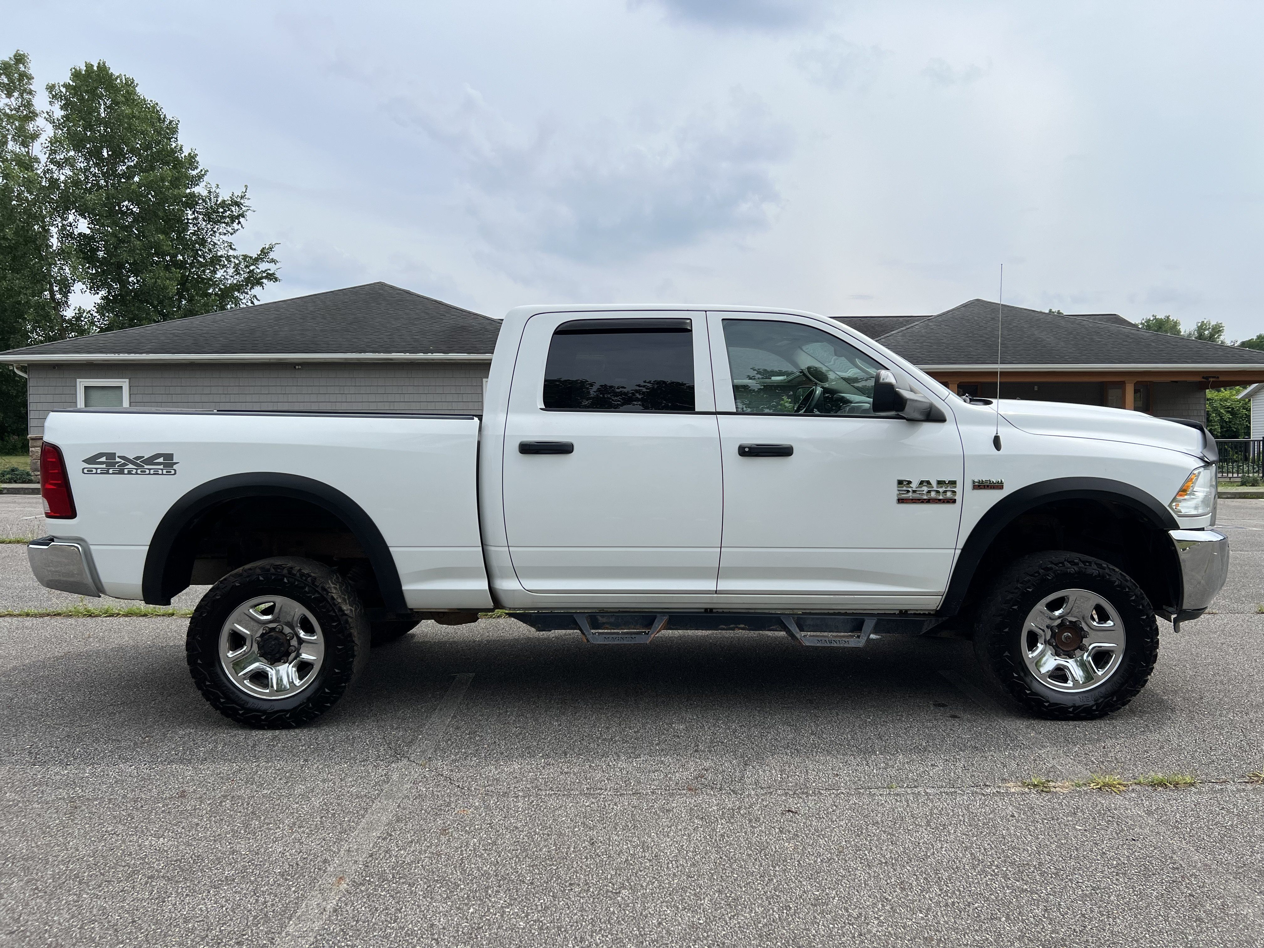 Used 2018 RAM 2500 Tradesman w/ Chrome Appearance Group AWD/4WD image 9