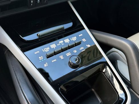 Used 2024 Porsche Cayenne image 24