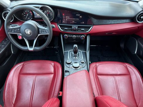 Used 2019 Alfa Romeo Giulia RWD image 12