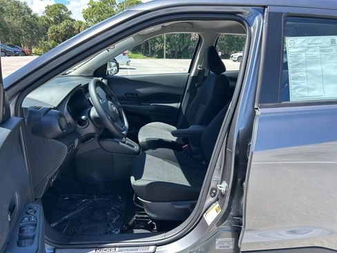 New 2025 Nissan Kicks Play S image 10