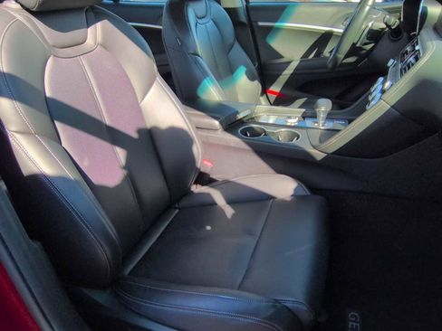 Used 2023 Genesis G70 2.0T image 22