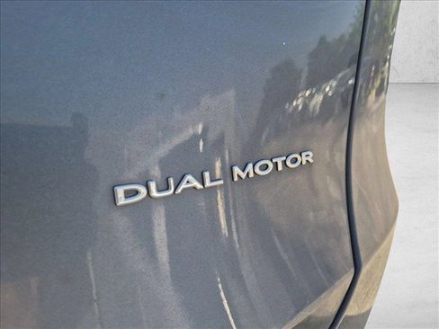 Used 2023 Tesla Model Y Long Range AWD/4WD image 29