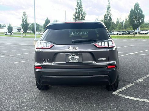 Used 2019 Jeep Cherokee Latitude Plus w/ Comfort/Convenience Group image 8