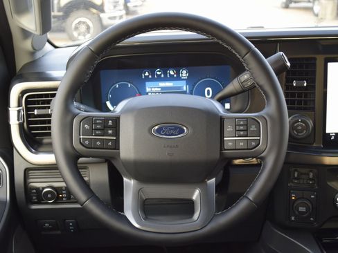 New 2026 Ford F250 Lariat w/ Black Appearance Package image 8