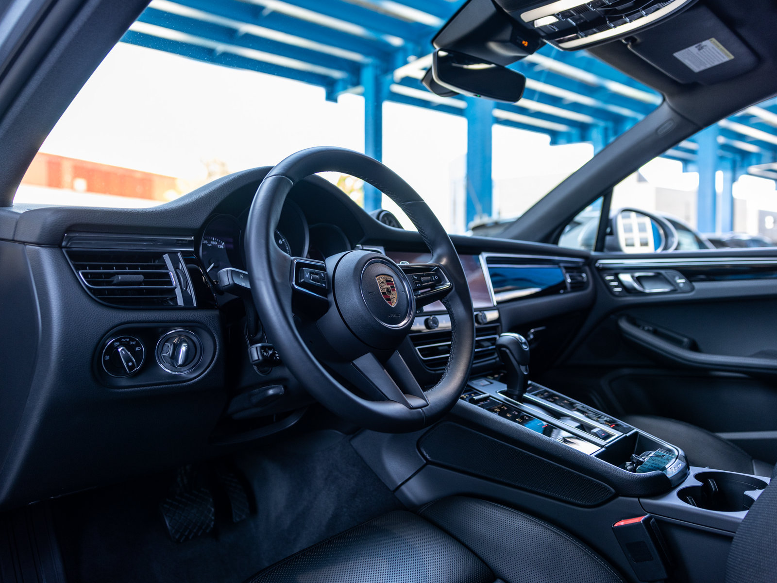 Used 2025 Porsche Macan AWD/4WD image 4