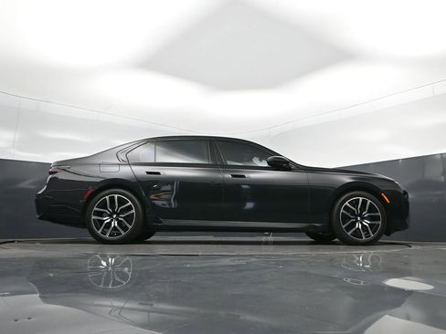 Used 2023 BMW 740i image 44