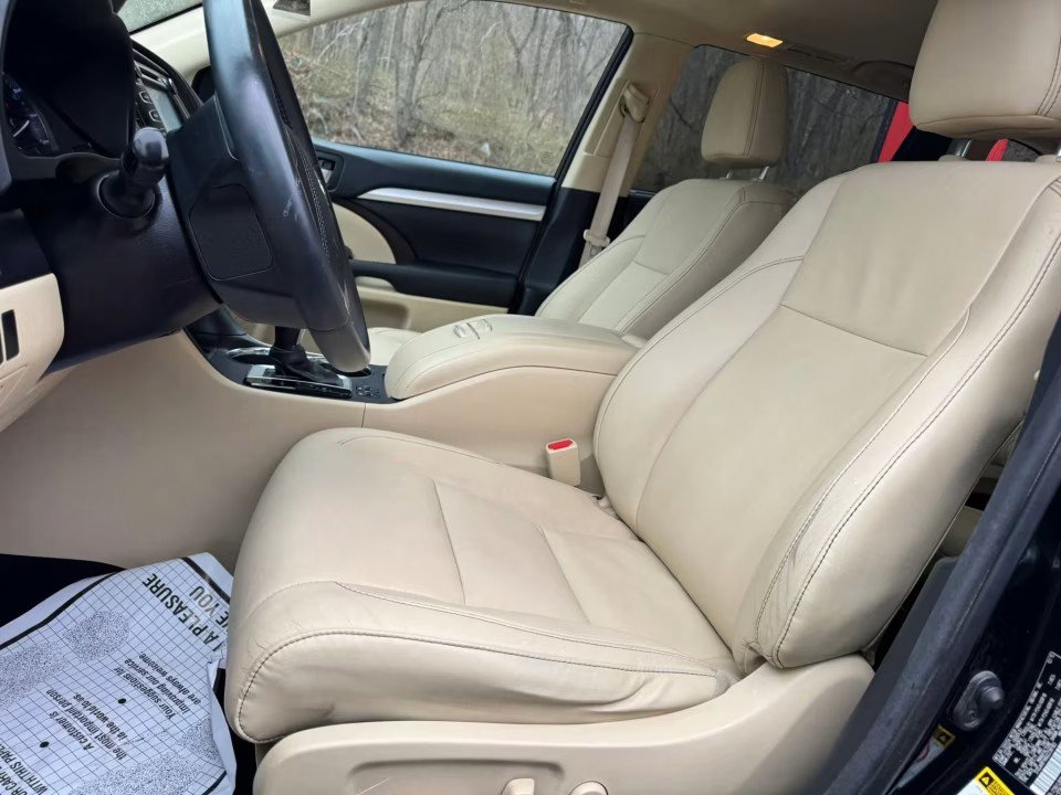 Used 2016 Toyota Highlander XLE AWD/4WD image 11