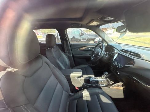 Used 2023 Chevrolet TrailBlazer ACTIV w/ Sun and Liftgate Package FWD image 9