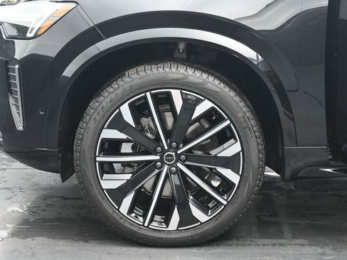 New 2026 Volvo XC90 B6 Plus w/ Protection Package Premier image 31