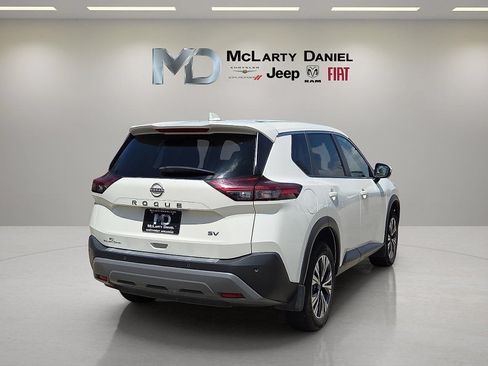 Used 2023 Nissan Rogue SV FWD image 5