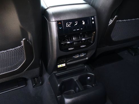 Used 2024 Jeep Grand Cherokee L Altitude AWD/4WD image 13