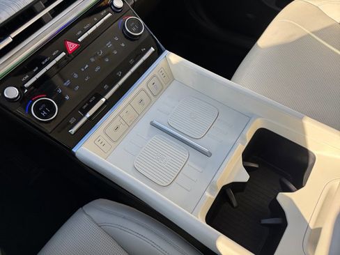 Used 2025 Hyundai Santa Fe Calligraphy image 17