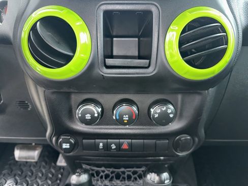 Used 2015 Jeep Wrangler Unlimited Sport w/ Mopar Black Appearance Group AWD/4WD image 20