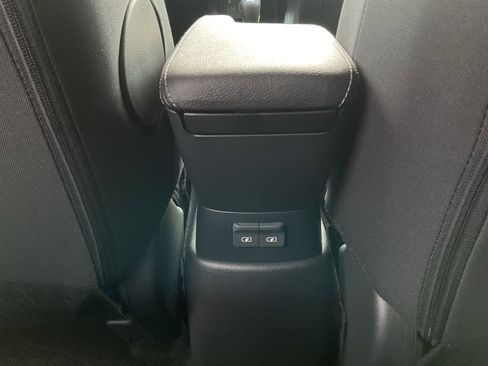 New 2025 Nissan Kicks Play S image 18