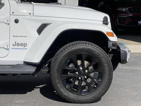 Used 2023 Jeep Wrangler Unlimited Sahara w/ Cold Weather Group AWD/4WD image 6