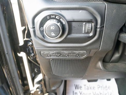 Certified 2024 Jeep Gladiator Rubicon w/ Technology Group image 24