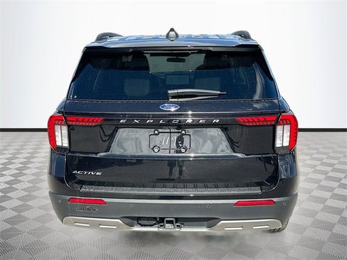 Used 2025 Ford Explorer Active w/ Active Comfort Package image 6
