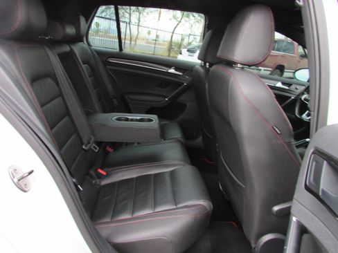 Used 2015 Volkswagen Golf 4-Door FWD image 26